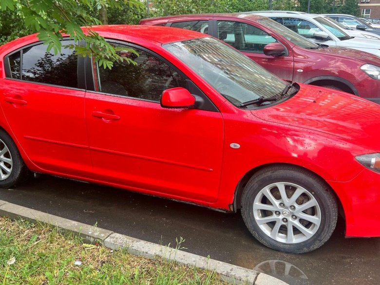 Мазда 3 красная седан