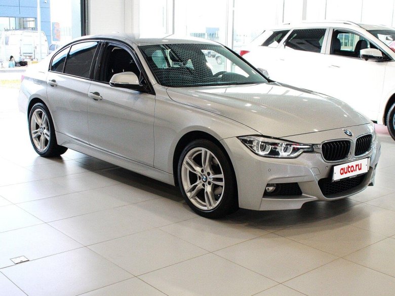 Серебристая бмв