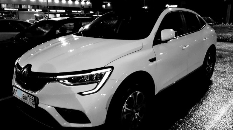 Рено аркана белая с черной крышей