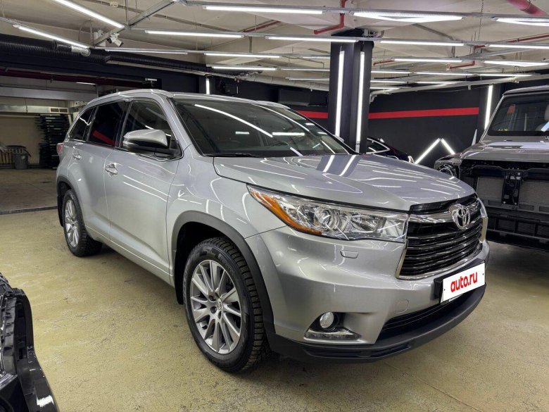 Тойота хайлендер 2014 серый