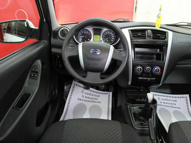 Датсун Мидо салон