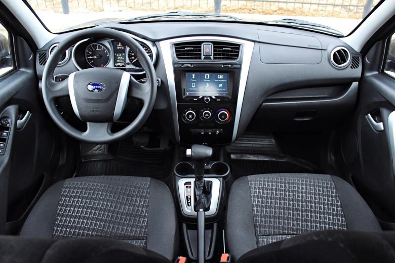 Датсун Мидо салон