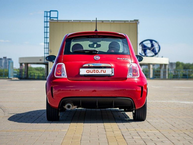 Красный фиат