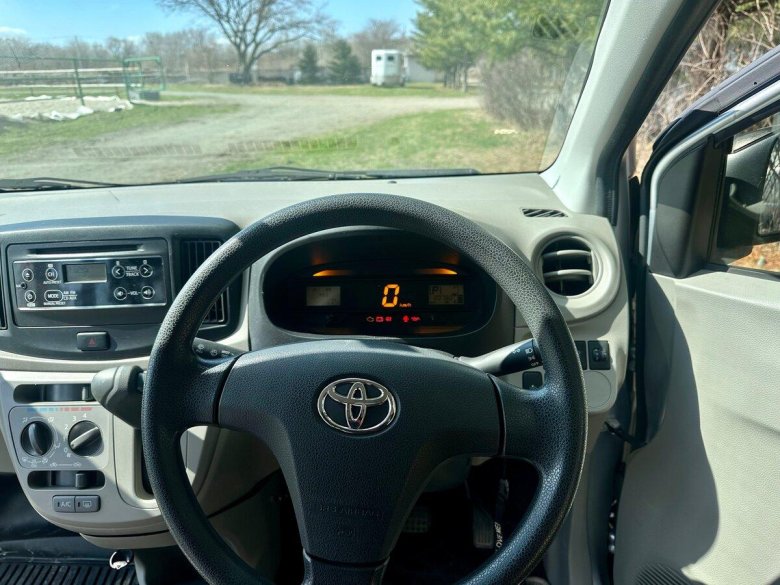 Toyota pixis epoch 2012