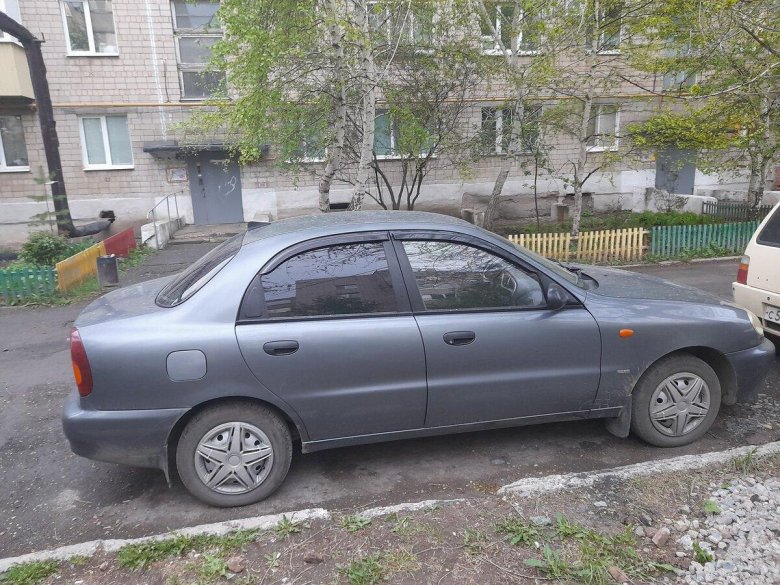 Серый шевроле