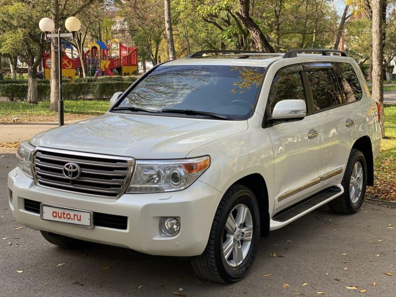 Toyota land cruiser 200 2015 белый