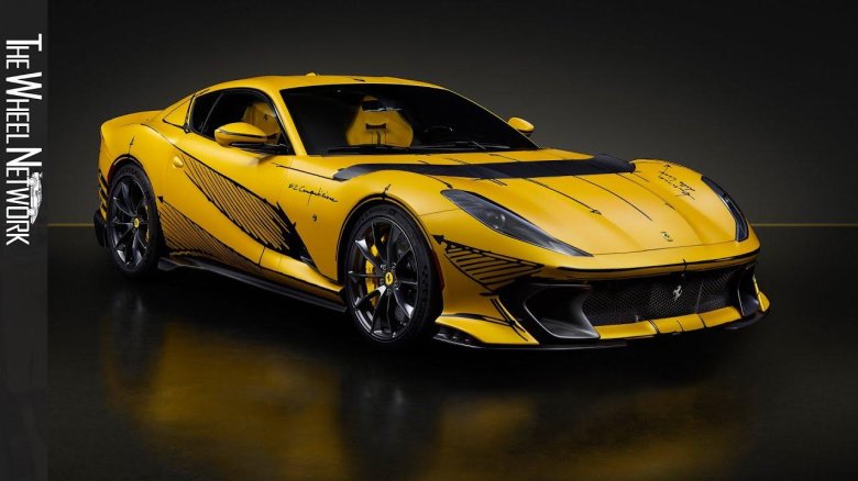 Феррари 812 Competizione