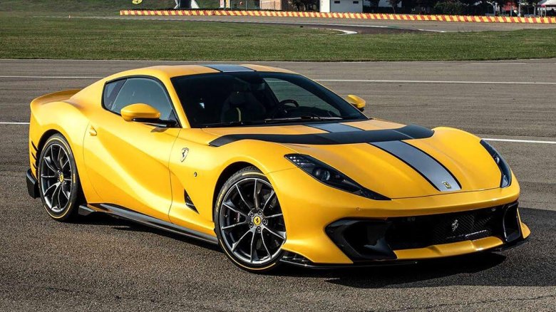 Феррари 812 competizione