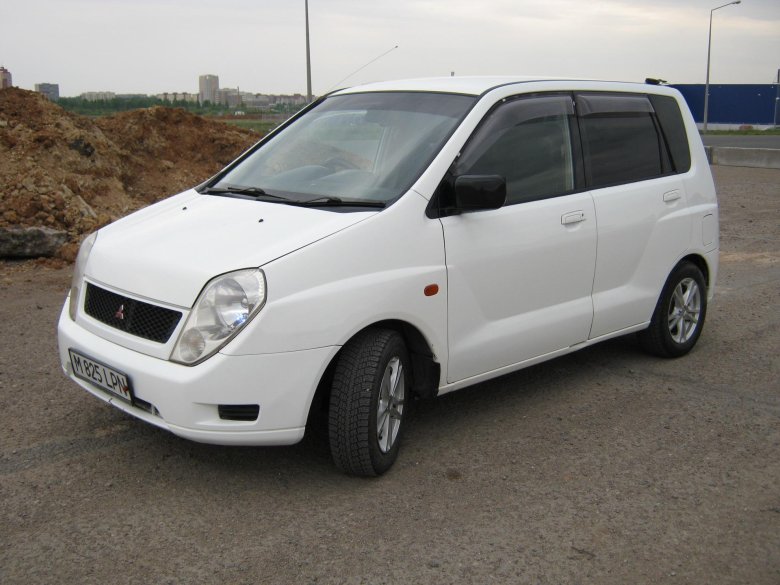 Митсубиси Мираж Динго 2002