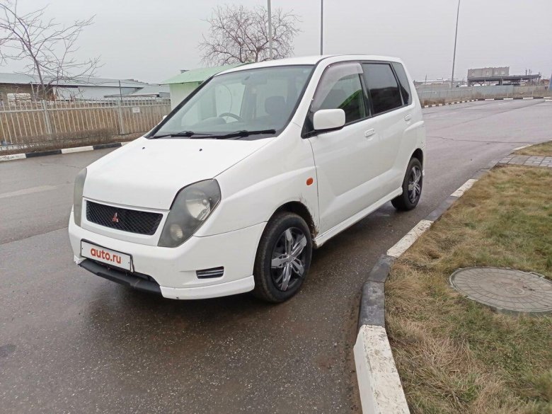 Mitsubishi dingo 2000