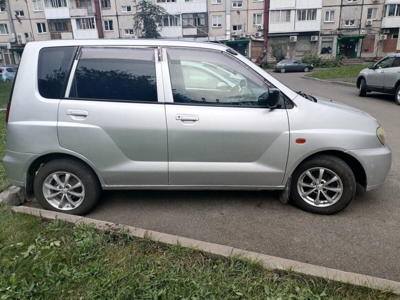 Мицубиси мираж динго 2002