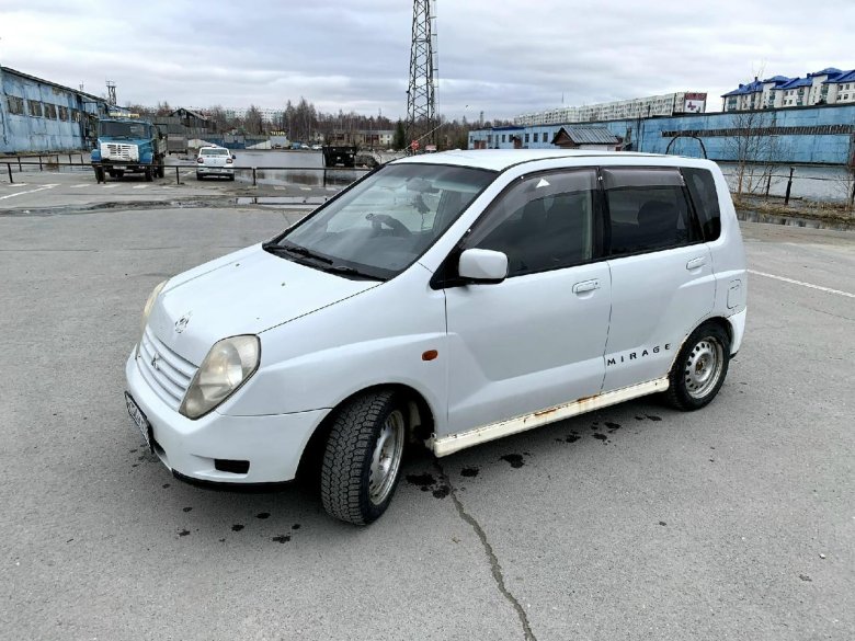 Митсубиси Мираж Динго 2000