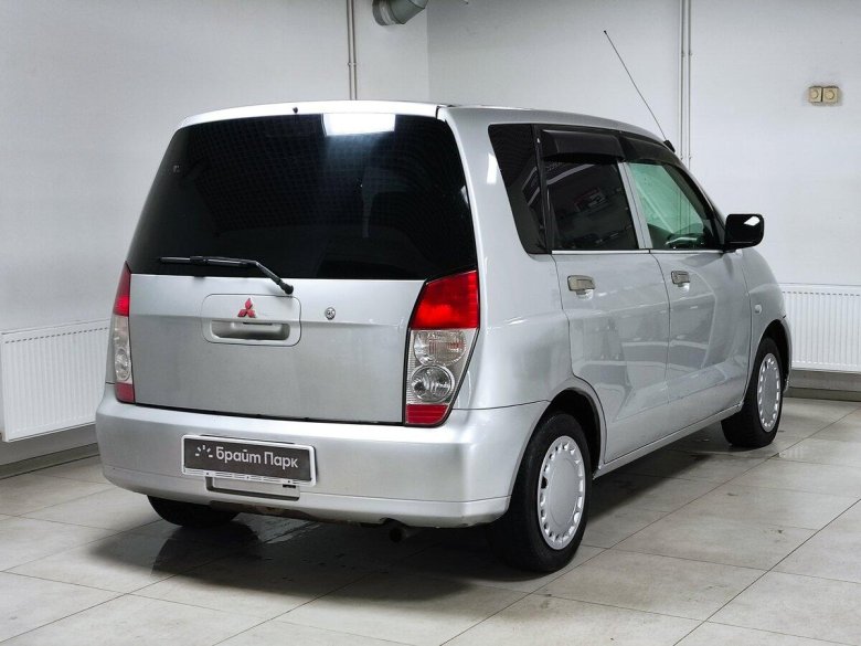 Mitsubishi Dingo 2001