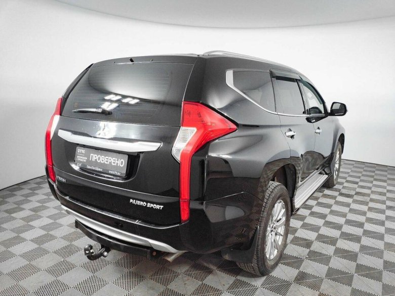 Mitsubishi Pajero Sport INSTYLE