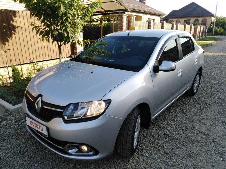 Рено Логан серебристый 2014