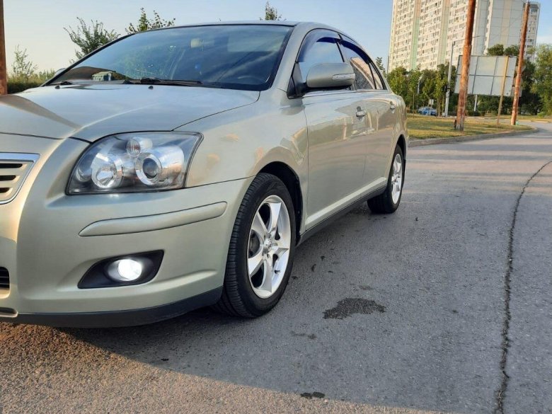 Тойота Авенсис 2008 серебристая