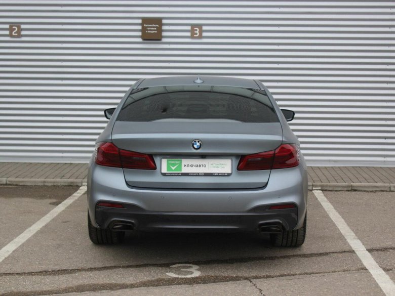 Серая бмв