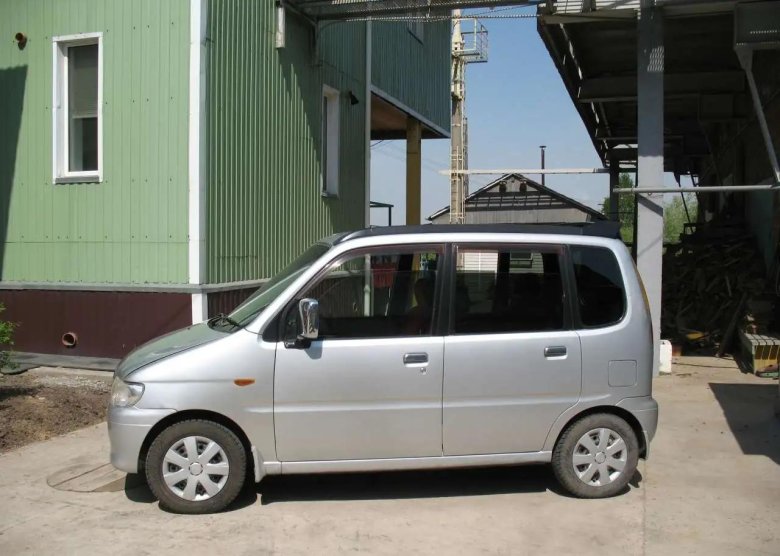 Daihatsu move 2000