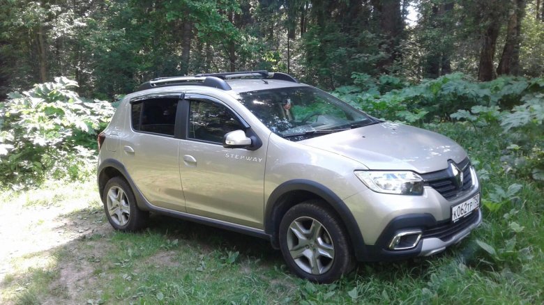 Сандеро степвей бежевый