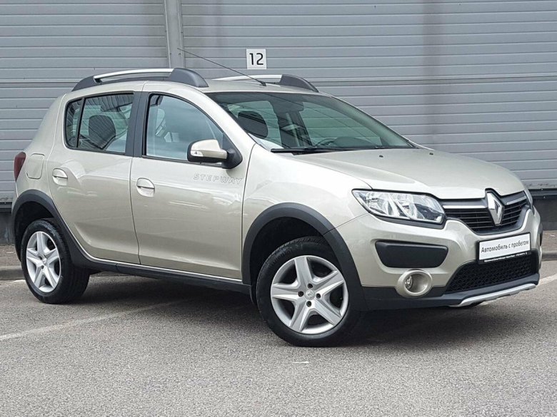 Рено Сандеро 2014 светло серый цвет 102 л.с