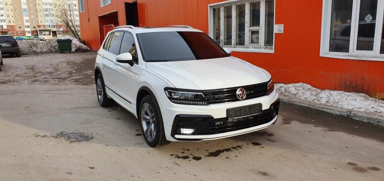 Фольксваген Тигуан белый тонированный