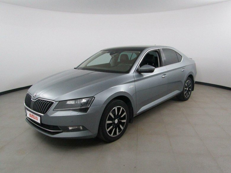 Шкода Суперб серая