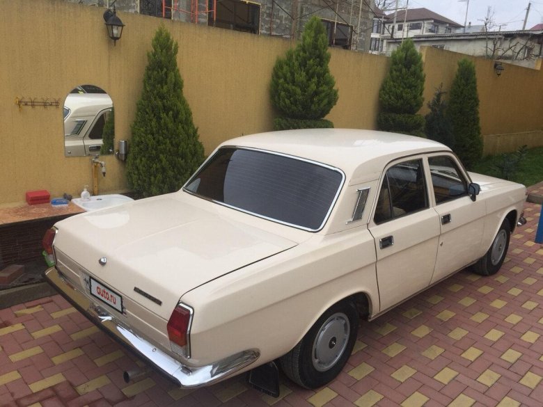 Волга газ 2410 бежевая