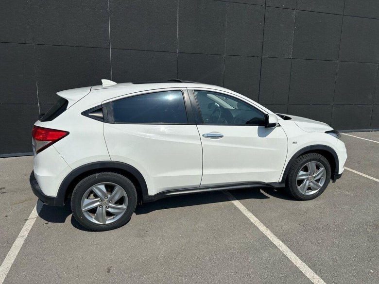 Белая хонда