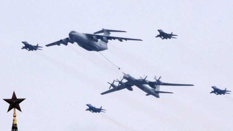 Парад военных самолетов