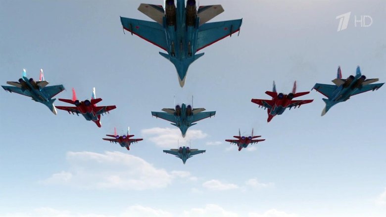 «Русские Витязи» и "Стрижи" на параде Победы — 2010