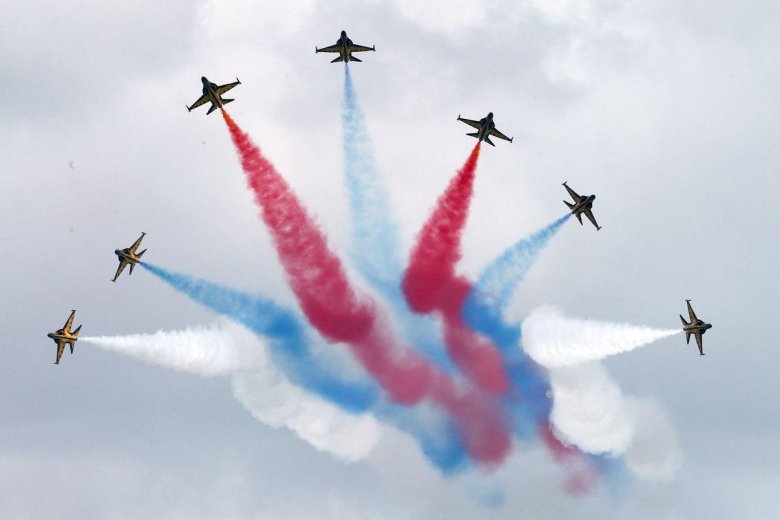 Стрижи пилотажная группа Триколор