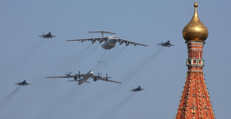 Самолеты над красной площадью