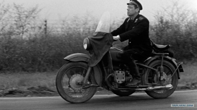 М 72 И Урал в фильме Берегись автомобиля