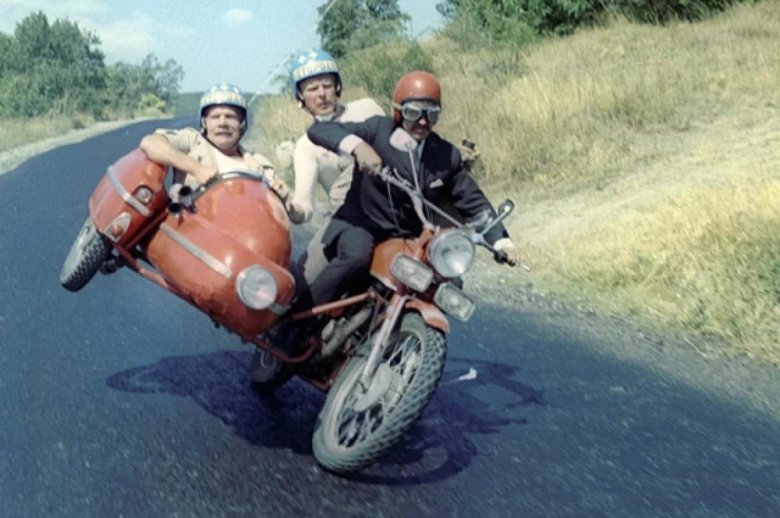 Вицин Моргунов и Никулин на мотоцикле