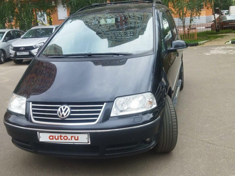 Купить битый Volkswagen Sharan