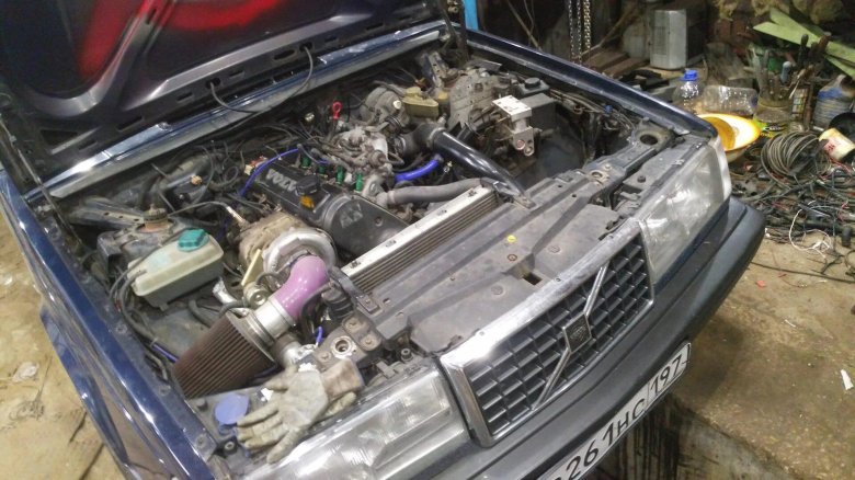 Подкапотка Вольво 940