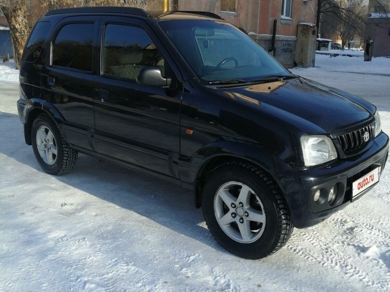 Автомобиль Terios 2000 год белый цвет серой полоской внизу фото