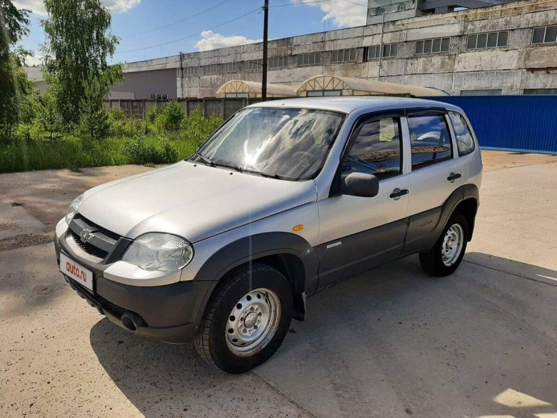 Нива шевроле серебристая