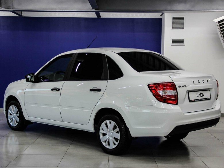 Лада Гранта седан белая 2021