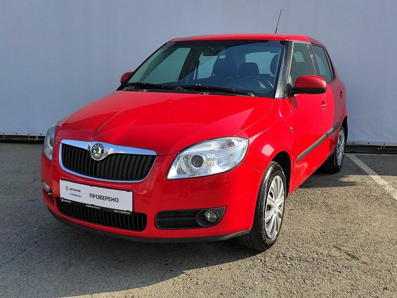 Skoda Fabia 2 красная