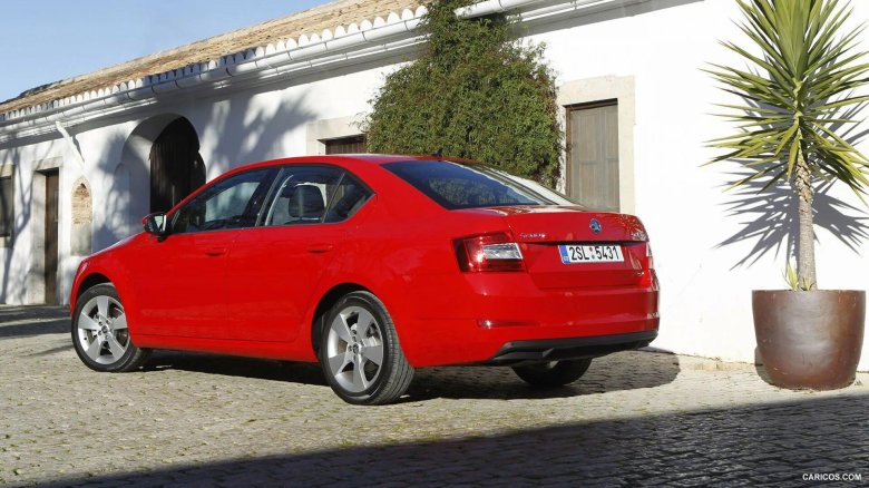 Skoda Octavia a7 красная