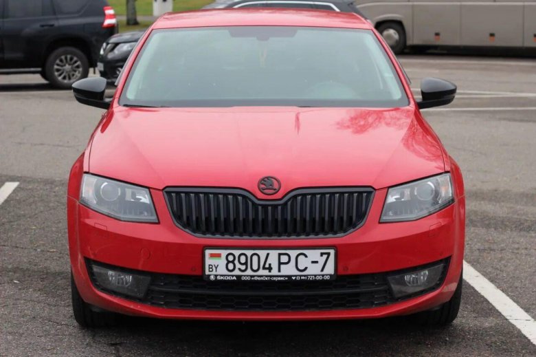 Skoda Octavia a7 красная