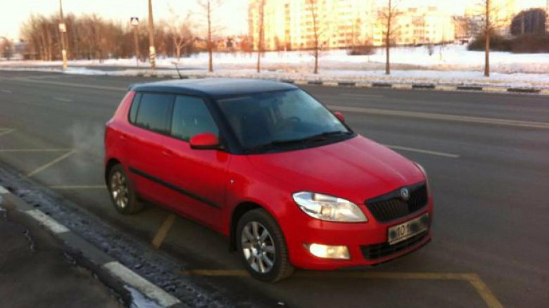 Шкода Фабия 2013 красная