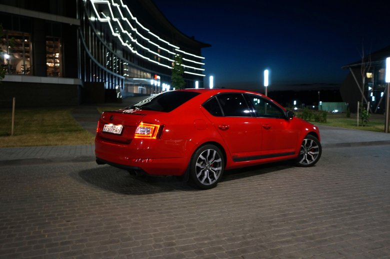 Skoda Octavia a7 красная