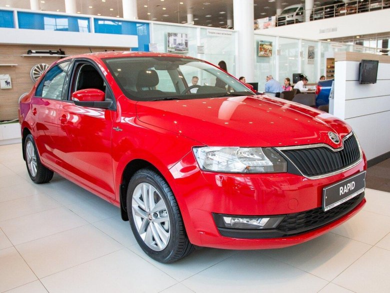 Шкода Рапид красная