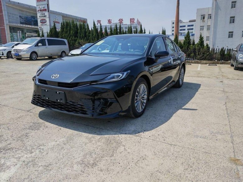 Тойота камри 2024 черная