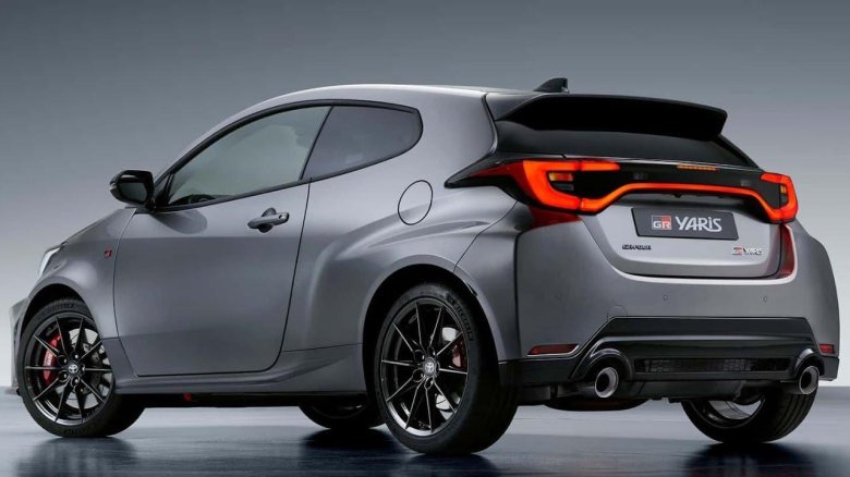 Тойота Ярис 2024