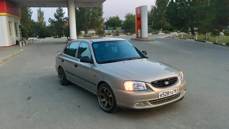 Hyundai Accent бежевый