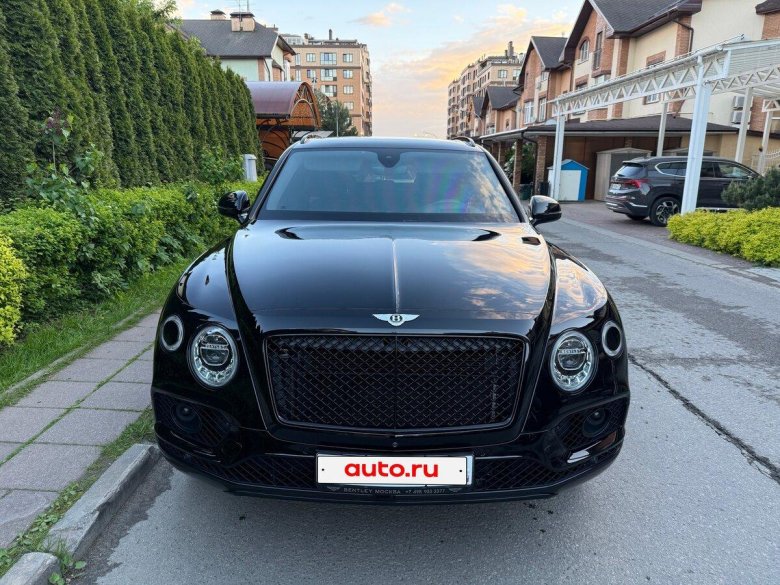 Машина bentley bentayga