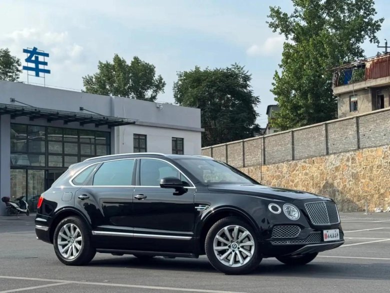 Bentley bentayga v 8